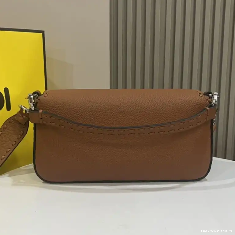 Vintage HOT Leather Baguette Medium In Cuoio Fendi Selleria Romano Brown Bag 0620